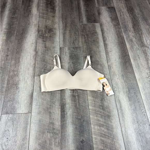 40C Warners Cream Wireless Bra - Picture 1 of 9